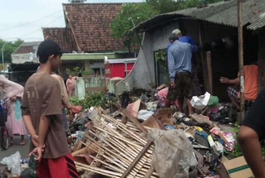 Puluhan Tahun Menumpuk, Warga Surabaya Diduga Suka Koleksi Sampah - GenPI.co JATIM