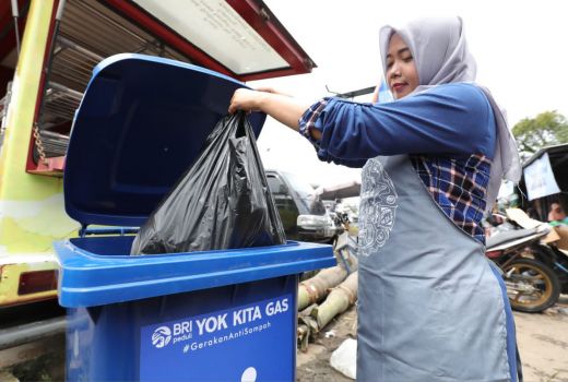 Bersihkan Sampah, BRI Sasar Pasar Kesesi Pekalongan - GenPI.co JATIM
