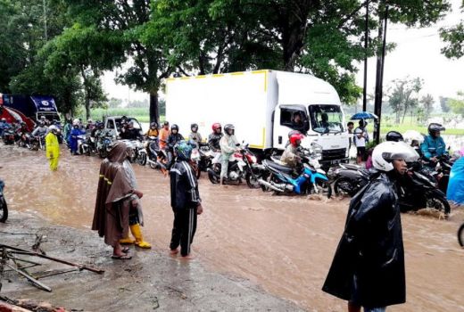 Banjir di Bondowoso, Jalan Utama Menuju Jember Lumpuh 1 Jam - GenPI.co JATIM