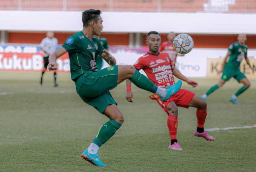 Pelatih Persebaya Aji Santoso Beri Semangat Pemain, Bangkit Hadapi PSM Makassar - GenPI.co JATIM