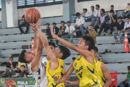 Buntut Kericuhan Kompetisi Basket SMA di Surabaya, Eri Cahyadi Turun Tangan - GenPI.co JATIM