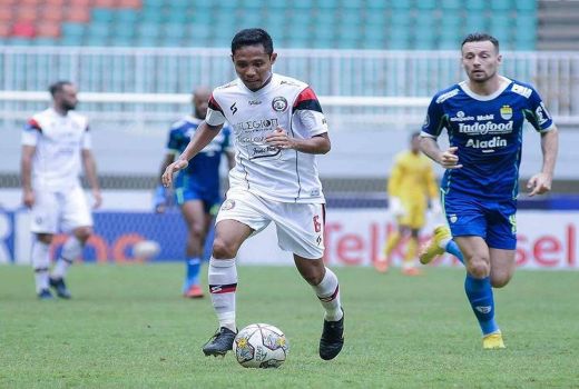 Pelatih Arema FC I Putu Gede Berang, Persib Bandung Penuh Drama - GenPI.co JATIM