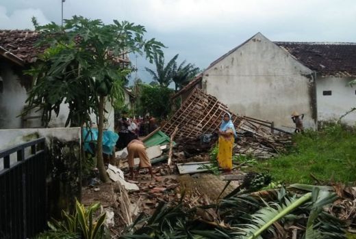 Puting Beliung di Jember, 3 Orang Terluka - GenPI.co JATIM