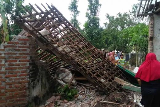 Jember Dilanda Cuaca Ekstrem 3 Hari, Puluhan Rumah Rusak di 8 Kecamatan - GenPI.co JATIM