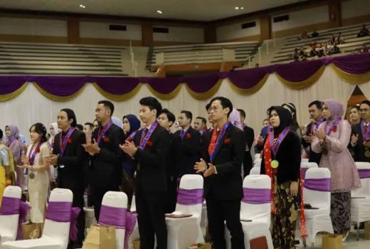 Unair Kukuhkan 118 Dokter Hewan, Dekan Sampaikan Pesan Penting - GenPI.co JATIM