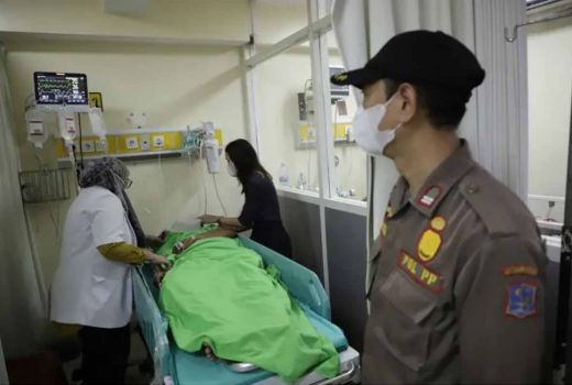 1 Anggota Satpol PP Surabaya Korban Kecelakaan Pulang, 2 Lainnya Masih Dirawat - GenPI.co JATIM