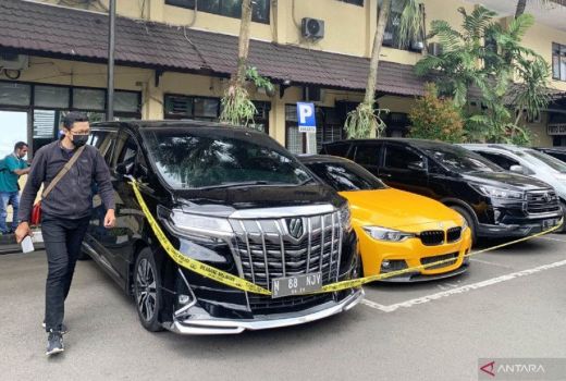 Polisi Sita Mobil Mewah Crazy Rich Surabaya - GenPI.co JATIM