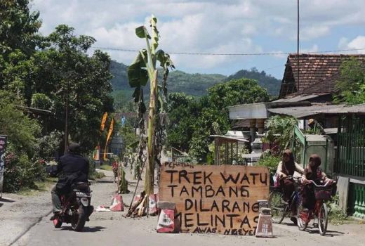 Jalan Rusak di Sumberagung, DPRD Tulungagung Mediasi Warga dengan Penambang - GenPI.co JATIM
