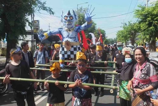 Indahnya Toleransi, Ratusan Siswa SD di Jember Pawai Ogoh-Ogoh Menyambut Nyepi - GenPI.co JATIM