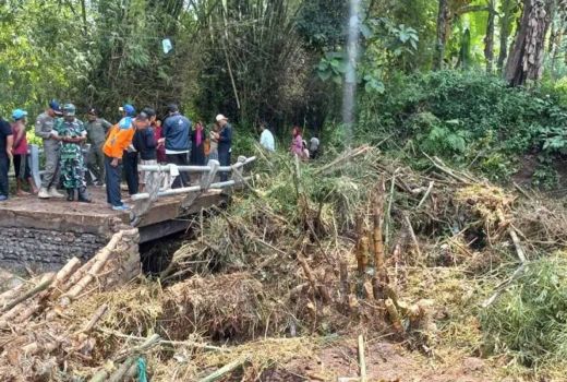 Jembatan Penghubung 2 Desa di Probolinggo Putus, BPDB Identifikasi Kerusakan - GenPI.co JATIM