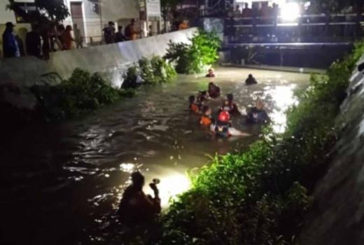 Kronologi Bocah Meninggal Terseret Arus Sungai di Surabaya - GenPI.co JATIM