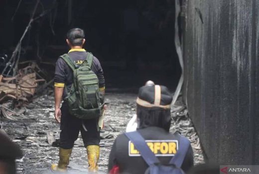Lokasi Belum Aman, Tim Labfor Polda Jatim Tunda Penyelidikan Kebakaran Malang Plaza - GenPI.co JATIM