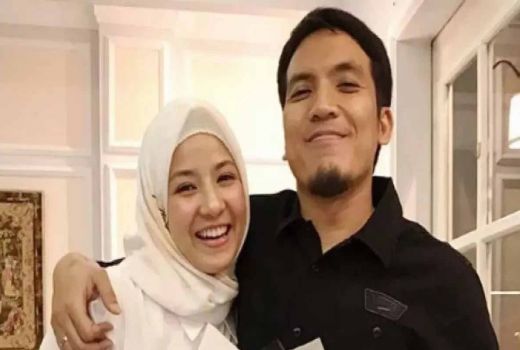 Desta Diterpa Isu Selingkuh, Natasha Rizky Pasang Badan - GenPI.co JATIM