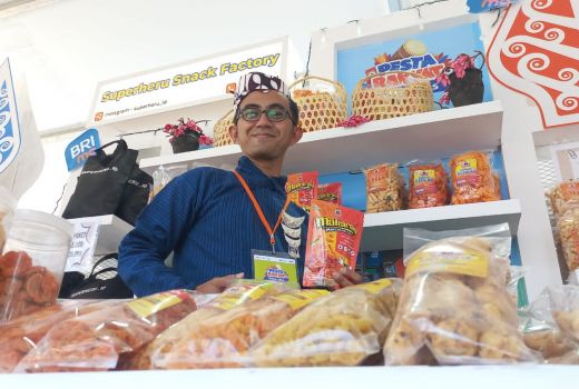 UMKM Pesta Rakyat Simpedes BRI, Snack Super Heru Sukses Raih Omzet Ratusan Juta - GenPI.co JATIM