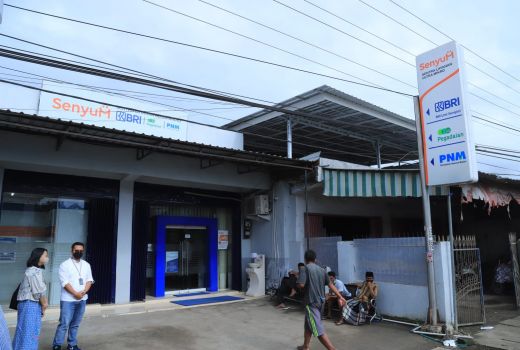 Co-Location ‘SenyuM’ dari BRI, Pegadaian, & PNM, Mudahkan Pelaku Usaha Akses Permodalan - GenPI.co JATIM