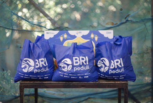 BRI Group Salurkan 128 Ribu Paket Sembako di seluruh Penjuru Negeri - GenPI.co JATIM