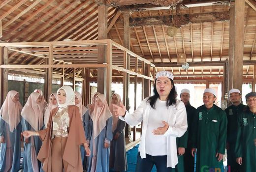 Royke Arek Band Puji Setinggi Langit Kualitas Vokal Prilly - GenPI.co JATIM