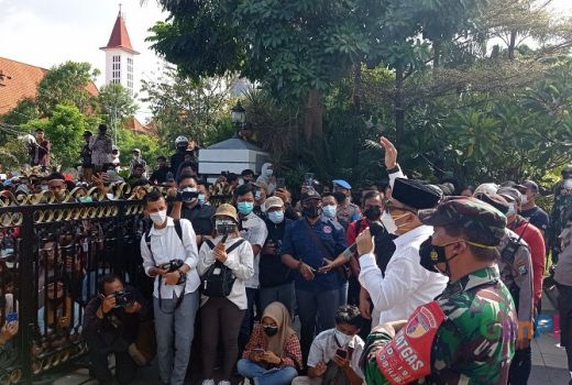 Temui Pendemo Warga Madura, Wali Kota Surabaya: Ada Permohonan - GenPI.co JATIM