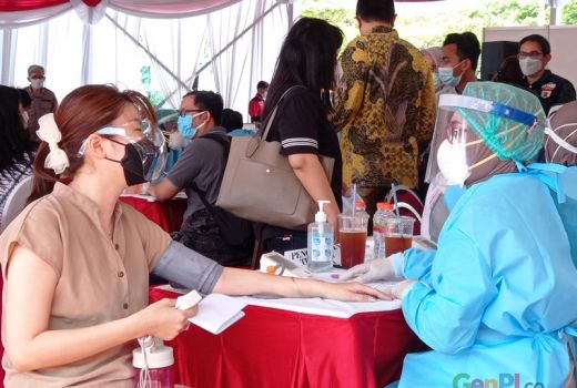 Pemkot Surabaya Masifkan Vaksinasi, Sekarang Giliran Pekerja - GenPI.co JATIM