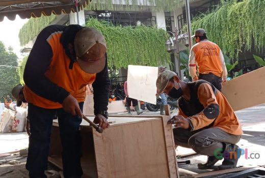 OMG! Balai Kota Surabaya jadi Produksi Peti Mati - GenPI.co JATIM