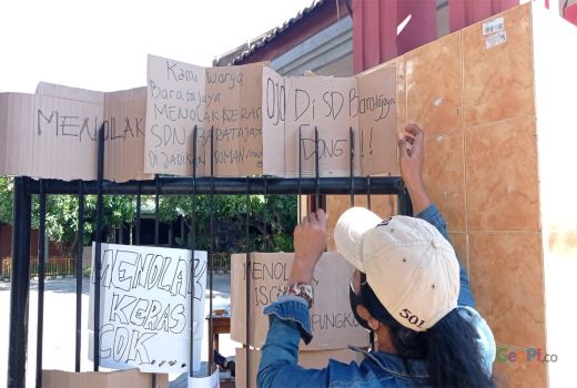 Sekolah Jadi Tempat Isolasi, Warga Barata Jaya: Ada Tempat Lain! - GenPI.co JATIM