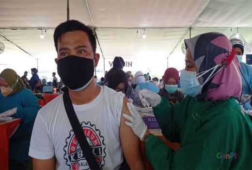 Vaksin Booster Surabaya Capai 13,07 Persen, Dinkes: KIPI Ringan - GenPI.co JATIM