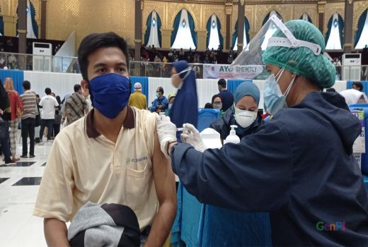 Unesa Gelar Vaksin Massal, Yuk Ikut! - GenPI.co JATIM
