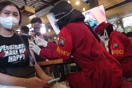 Polda Jatim dan Bonek Gelar Vaksinasi, di Sini Tempatnya - GenPI.co JATIM