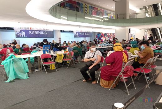 Warga Surabaya Pilih Tunggu Vaksin Moderna, ini Alasannya - GenPI.co JATIM