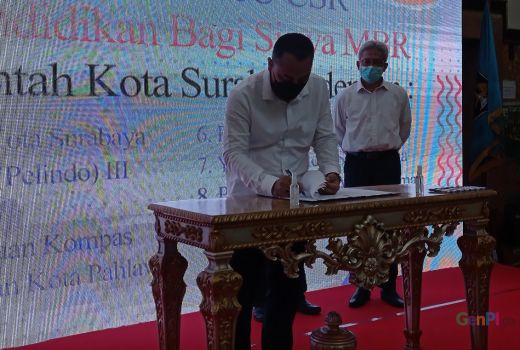 Wali Kota Surabaya Beri Kabar Bahagia, Siswa MBR Tenang Sekolah - GenPI.co JATIM