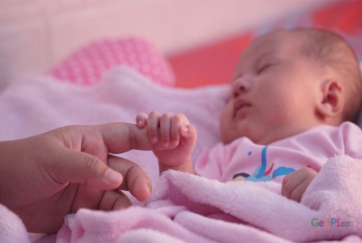 Tips Mengatasi Ruam Merah Bayi, Bunda Wajib Tahu - GenPI.co JATIM