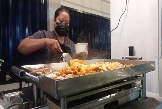 Sego Soge Tawarkan Makanan Praktis, Menu Daging Paling Laris - GenPI.co JATIM