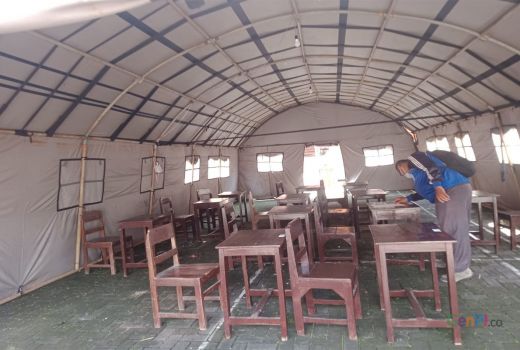 Siswa SMK Kota Malang Belajar di Tenda, Gedung Runtuh - GenPI.co JATIM