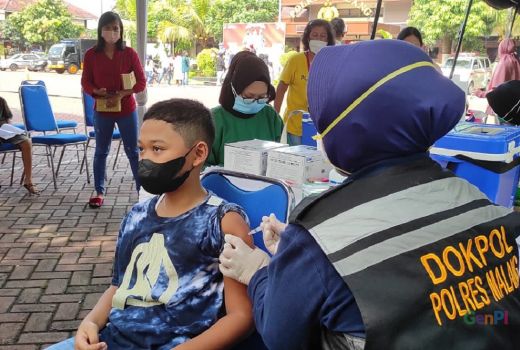 Vaksinasi Anak di Kabupaten Malang Terkendala Restu Orang Tua - GenPI.co JATIM