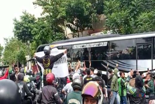Berangkat ke Bali, Persebaya Dapat Pengawalan Istimewa - GenPI.co JATIM
