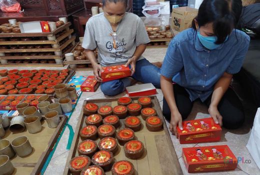 Jelang Imlek, Produsen Kue Keranjang Kebanjiran Cuan - GenPI.co JATIM