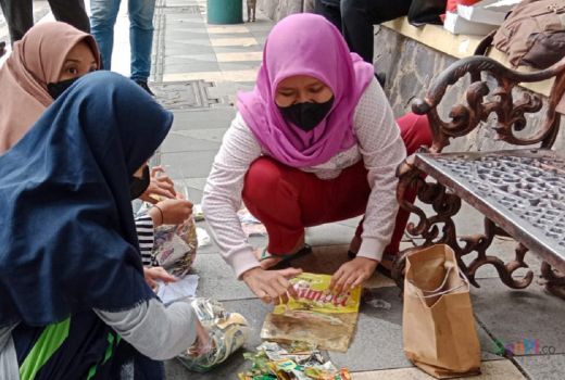 Komunitas Nol Sampah Punya Cara Unik Ingatkan Perusahaan - GenPI.co JATIM