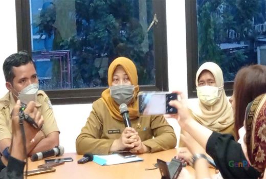 Pemkot Surabaya Tunggu Kiriman Vaksin, Harap Sabar - GenPI.co JATIM