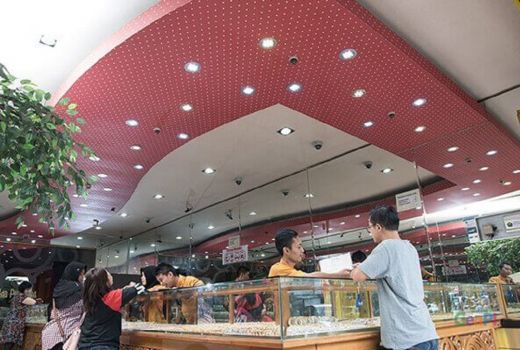 Dampak Rusia vs Ukraina, Masyarakat Berbondong-bondong Jual Emas - GenPI.co JATIM