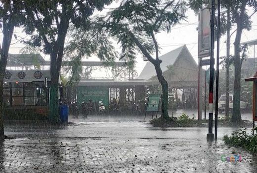 Angin Kencang di Malang Rusak Sejumlah Tempat Usaha dan Kafe - GenPI.co JATIM