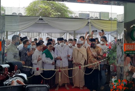 Intip Gaya Busana Eri Cahyadi saat Resmikan Pasar Turi - GenPI.co JATIM