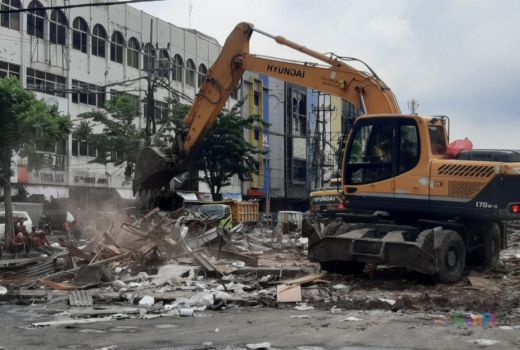 Hampir 14 Tahun Berdiri, TPS Pasar Turi Akhirnya Dibongkar - GenPI.co JATIM