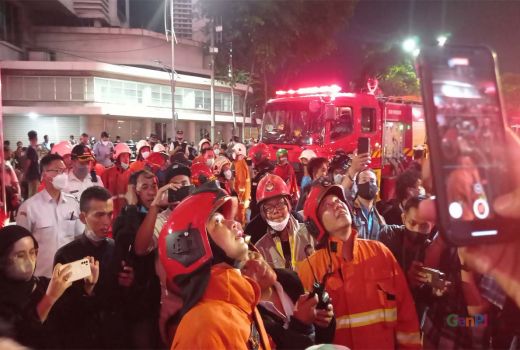 Tunjungan Plaza Kebakaran, 28 Unit Damkar Diterjunkan - GenPI.co JATIM
