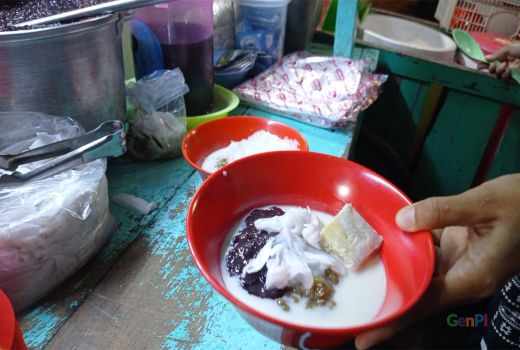 Es Bubur Kacang Hijau Bertabur Kelapa Muda, Kembalikan Energi - GenPI.co JATIM