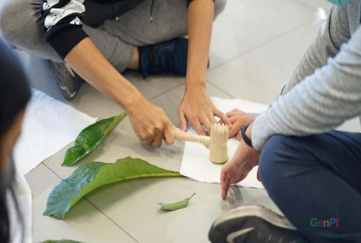 Mahasiswa Binus Malang Belajar Ecoprint, Gratis dan Bermanfaat - GenPI.co JATIM