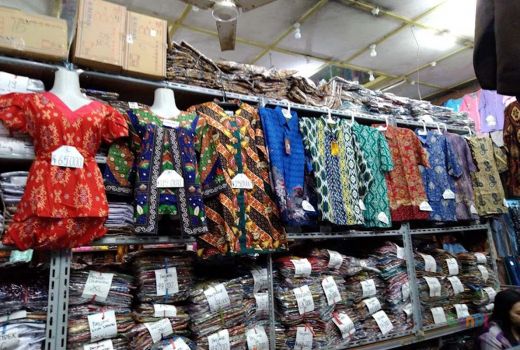 Jelang Idulfitri, Toko Papinja Ramai Pembeli, Borong Baju Baru - GenPI.co JATIM