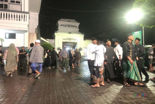 Jelang Akhir Ramadan, Wisata Sunan Ampel Dipadati Pengunjung - GenPI.co JATIM