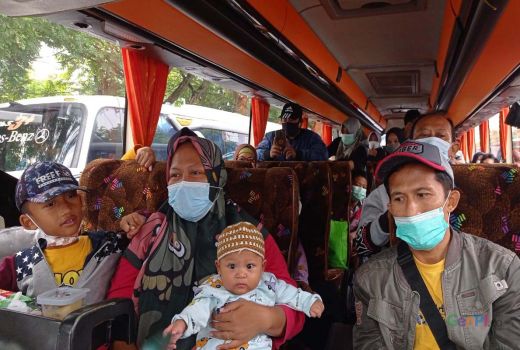 Gubernur Khofifah Lepas Mudik Gratis, Pesertanya Ribuan - GenPI.co JATIM