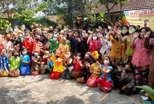 Cara SD dan SMP Brawijaya Malang Peringati Hari Kartini, Meriah! - GenPI.co JATIM