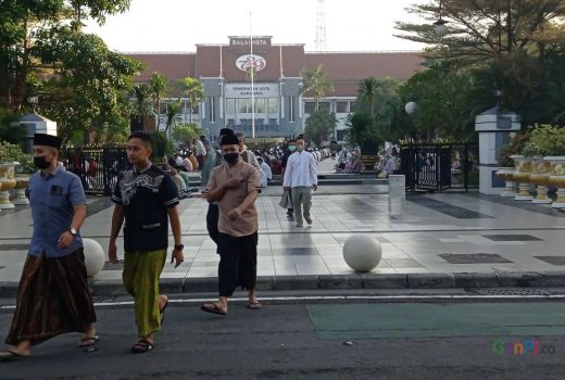 Balai Kota Surabaya Kembali Gelar Salat Id, Rindu Warga Terobati - GenPI.co JATIM